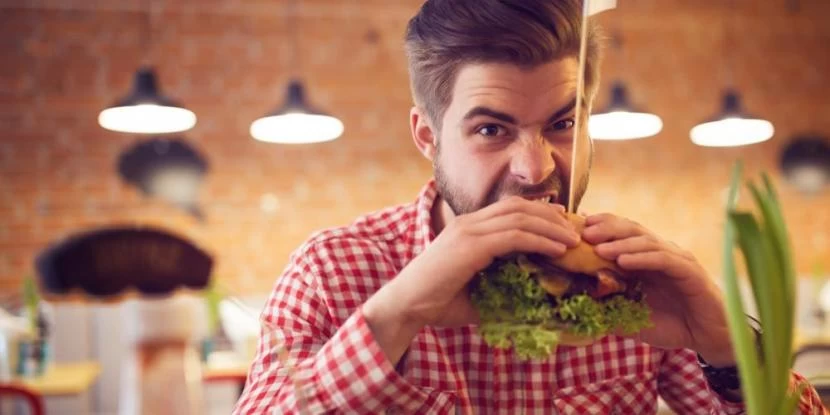 Πώς θα σταματήσετε την πείνα σας σε μόλις δύο λεπτά